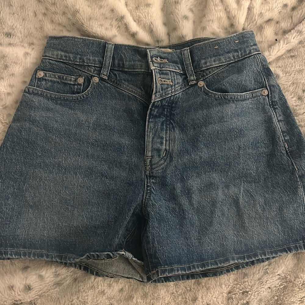 madewell darker wash mom jeans shorts